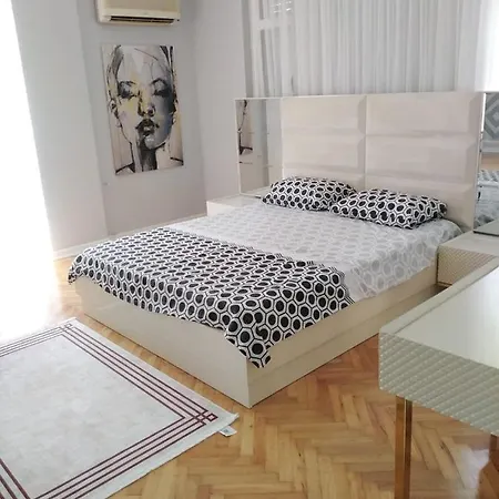 Merkezi Ve Lokasyon Muekemmel Konforlu