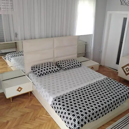 Apartament Merkezi Ve Lokasyon Muekemmel Konforlu